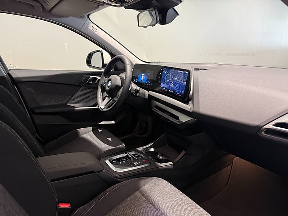 BMW 120 9 of 18