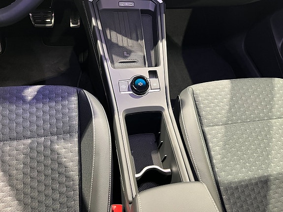 Volkswagen T-Roc 19 of 28