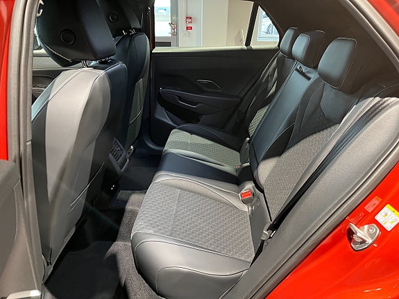 Volkswagen T-Roc 21 of 28