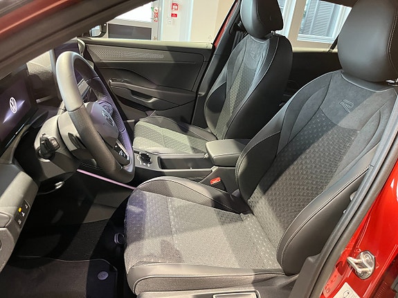 Volkswagen T-Roc 14 of 28