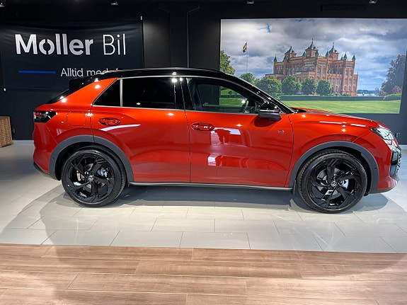 Volkswagen T-Roc 2 of 28