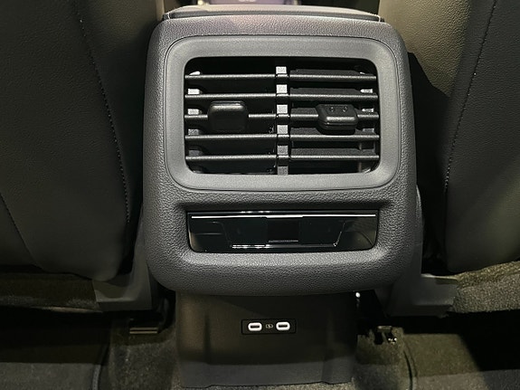 Volkswagen T-Roc 23 of 28