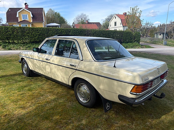 Mercedes-Benz 230 5 of 6
