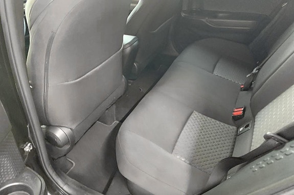 Toyota C-HR 10 of 13