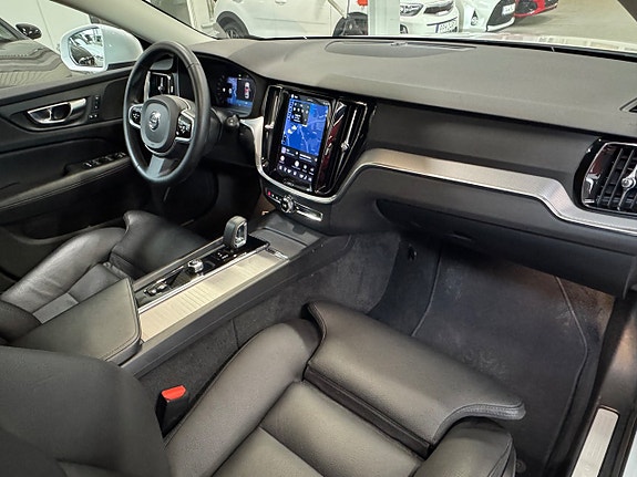 Volvo V60 Cross Country 6 of 16