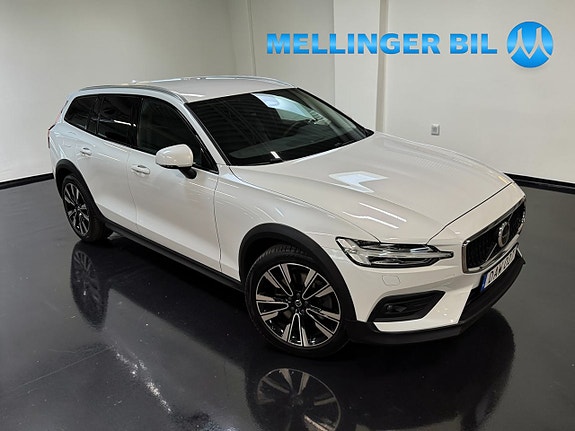 Volvo V60 Cross Country 2 of 16