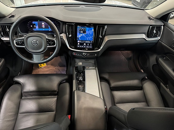 Volvo V60 Cross Country 9 of 16