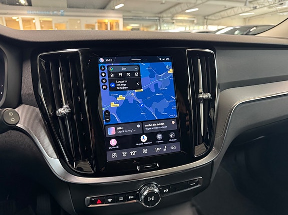 Volvo V60 Cross Country 14 of 16