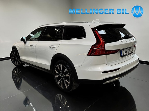 Volvo V60 Cross Country 4 of 16