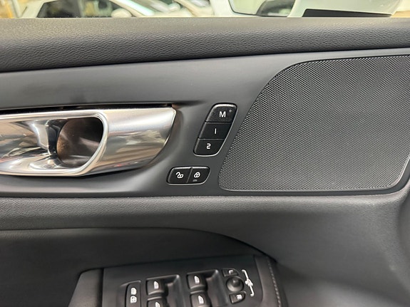 Volvo V60 Cross Country 12 of 16