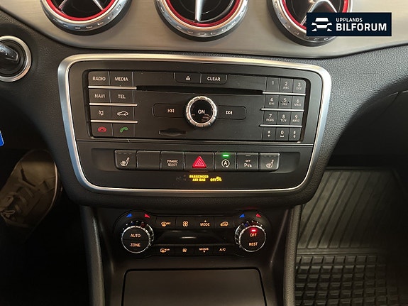 Mercedes-Benz GLA200 13 of 16