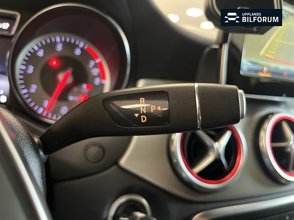 Mercedes-Benz GLA200 12 of 16