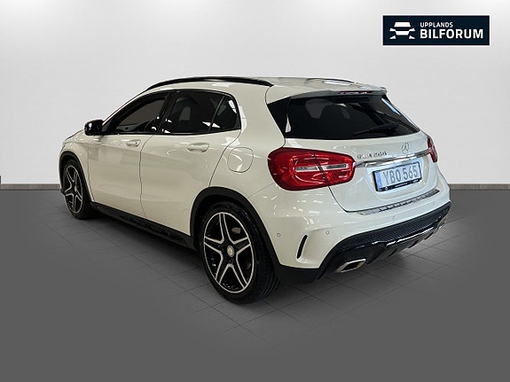 Mercedes-Benz GLA200 6 of 16