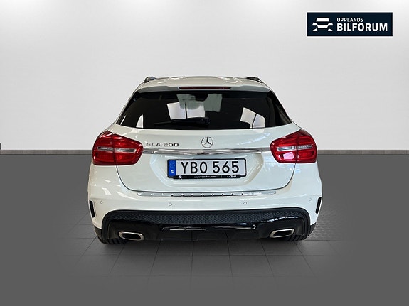 Mercedes-Benz GLA200 5 of 16
