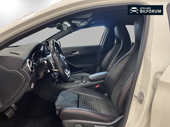 Mercedes-Benz GLA200 8 of 16