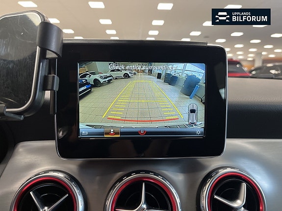 Mercedes-Benz GLA200 11 of 16