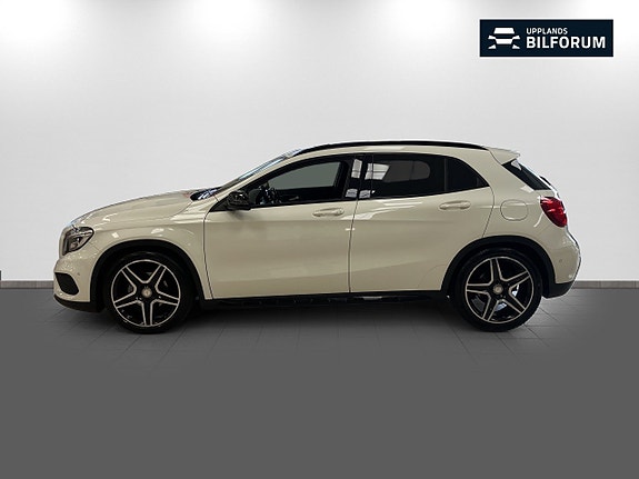 Mercedes-Benz GLA200 4 of 16