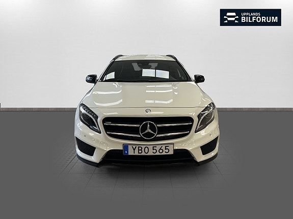 Mercedes-Benz GLA200 2 of 16
