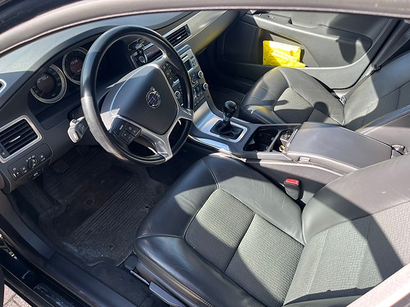 Volvo V70 3 of 5