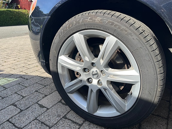 Volvo V70 4 of 5