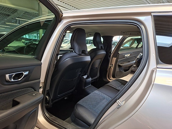 Volvo V60 11 of 23