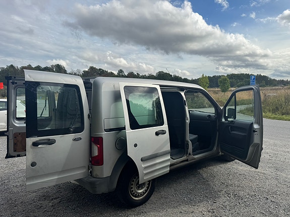 Ford Transit Connect 3 of 15