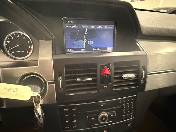 Mercedes-Benz GLK350 11 of 20