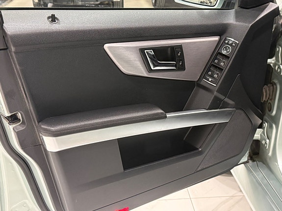 Mercedes-Benz GLK350 5 of 20