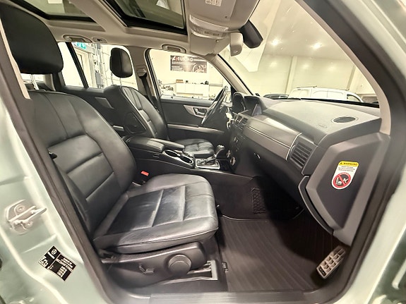 Mercedes-Benz GLK350 14 of 20