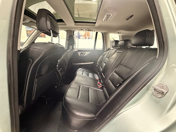 Mercedes-Benz GLK350 13 of 20