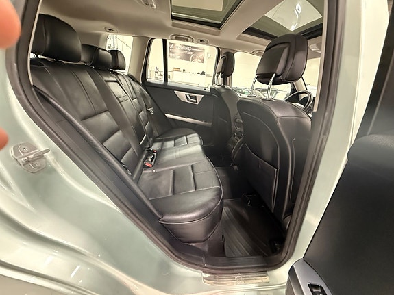 Mercedes-Benz GLK350 16 of 20
