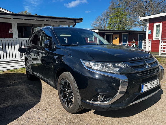 Mitsubishi Outlander 2 of 13