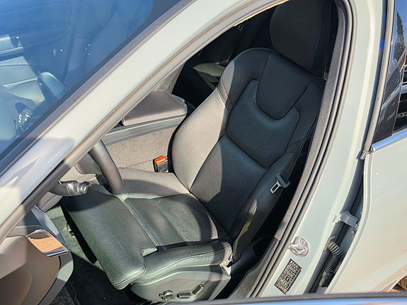Volvo XC60 13 of 20