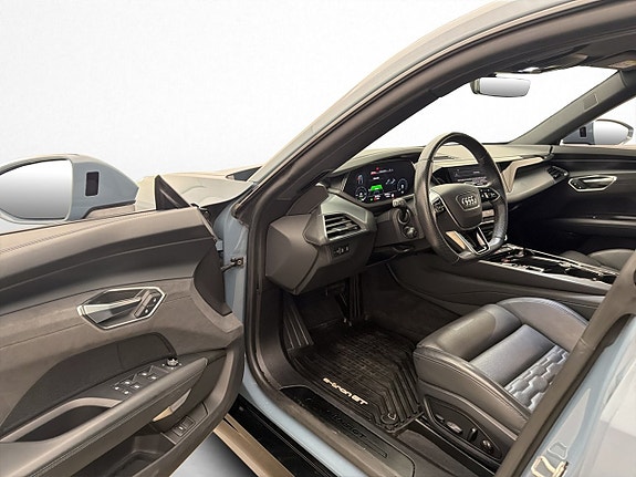 Audi e-tron GT 10 of 30