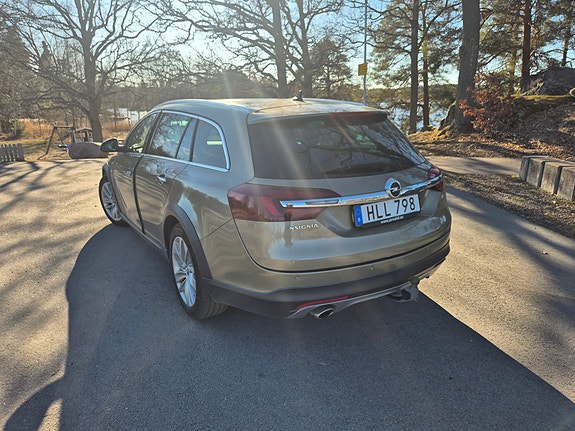 Opel Insignia Country Tourer 2 of 4