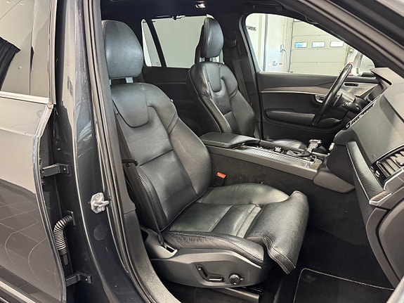 Volvo XC90 15 of 30