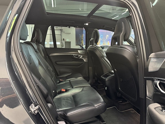 Volvo XC90 13 of 30