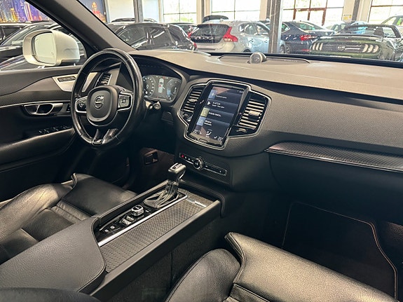 Volvo XC90 11 of 30