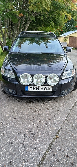 Volvo V50 2 of 11