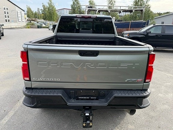 Chevrolet Silverado 2500 4 of 9