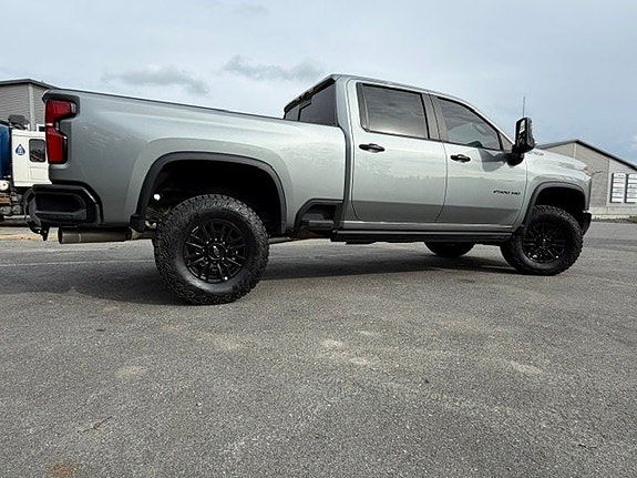 Chevrolet Silverado 2500 2 of 9