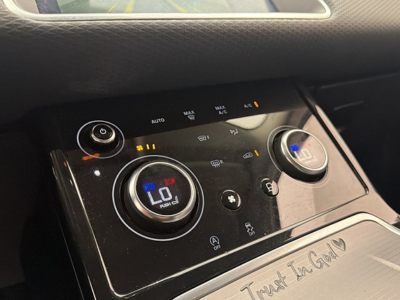 Land Rover Range Rover Evoque 22 of 28