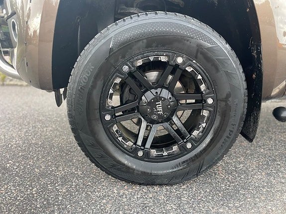 Volkswagen Amarok 17 of 20