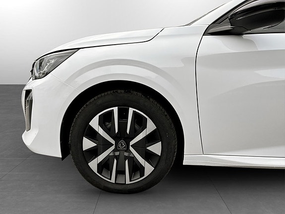 Peugeot 208 14 of 15