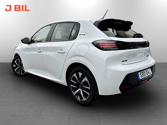 Peugeot 208 3 of 15