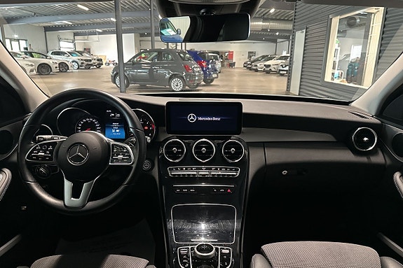 Mercedes-Benz C300 8 of 23