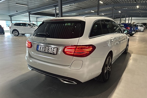 Mercedes-Benz C300 4 of 23