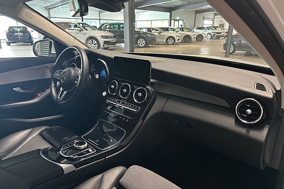 Mercedes-Benz C300 9 of 23