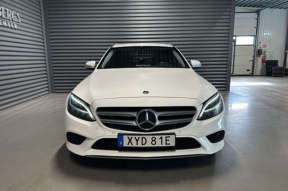 Mercedes-Benz C300 2 of 23