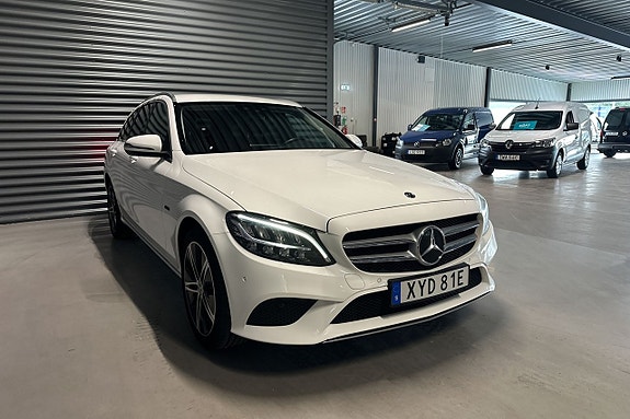 Mercedes-Benz C300 3 of 23